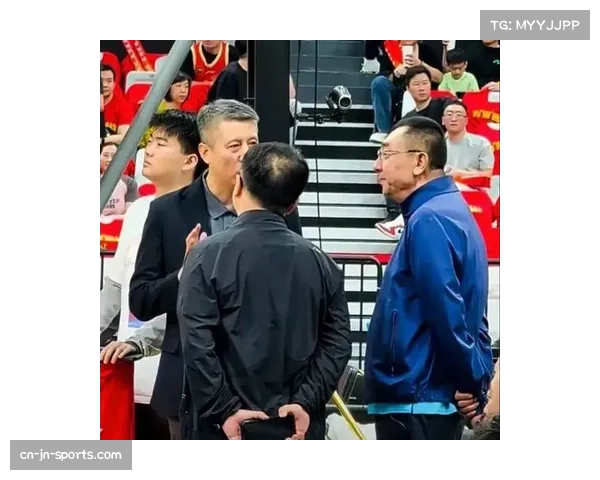 杨鸣临场变阵弃用传统阵地战,提速传导破解包夹效果显著